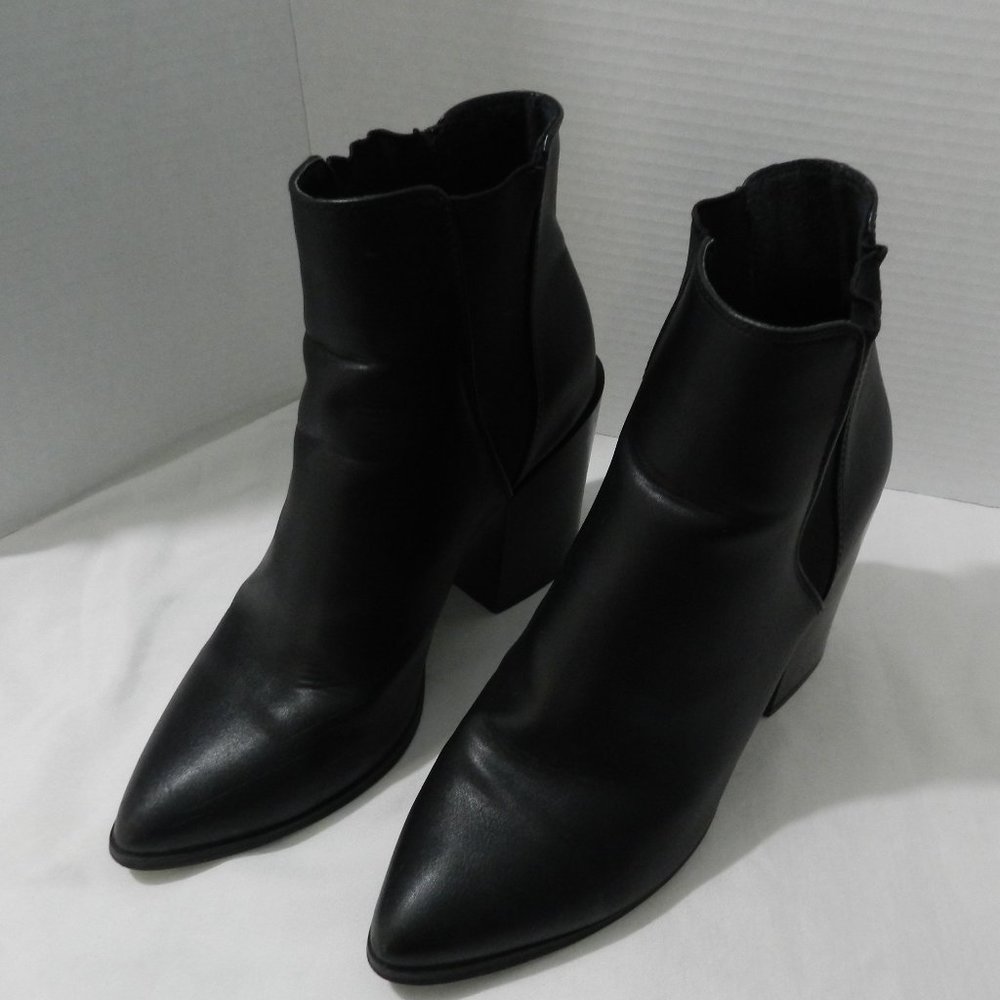 Truffle Collection ankle high slip on pointed toe 4" heel boots, black